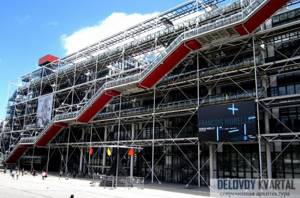 Center Georges Pompidou in Paris. Built according to an innovative design by R. Piano and R. Rogers, selected from 680 competition entries. Although the structure has a strict rectangular volume, its overall silhouette is unclear. And because of all the structural, engineering and transport systems displayed on the facade, it seems that the building has been turned inside out. 
