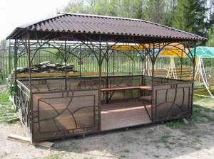 How to cover a gazebo at the dacha