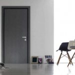 деревянные двери в дизайне комнаты