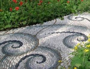 Pebbles of different colors are suitable for landscape creativity.