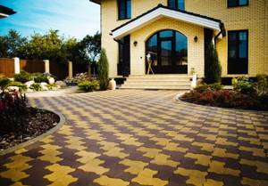 photo of paving slabs in the courtyard of a house