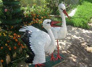 How to make a stork for the garden