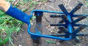 Cultivator for loosening the soil around garden crops