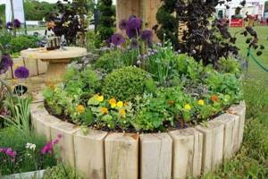 Single-tier raised flower bed