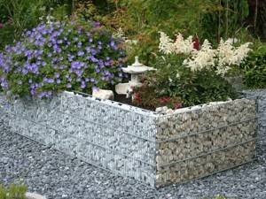 Fencing for flower beds made of gabions
