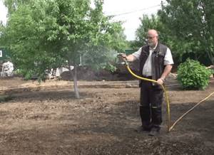 Spilling soil with water from a hose
