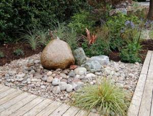 Садовая композиция из камней
