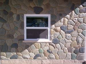 Decorative concrete has found wide use as decoration for the facades of cottages.