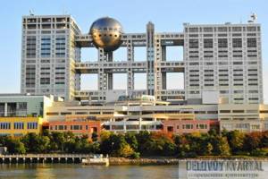 Fuji TV headquarters in Tokyo. Architect - To Tanga. Construction of the 25-story building with a strange futuristic appearance lasted for three years. The most remarkable part of the structure is a metal ball with a diameter of 52 meters and weighing about 1200 tons. The ball was collected on the ground and raised to a height of 125 m. The sphere serves as an observation deck from where a picturesque view of Tokyo Bay opens. 