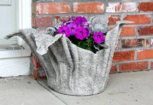 Concrete flowerpot