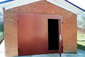 Types of metal garage doors