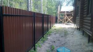 Corrugated fences on screw piles